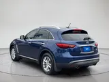 2017 INFINITI QX70 photo 3