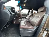 2017 INFINITI QX80 photo 14