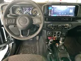 2025 Jeep Gladiator photo 18