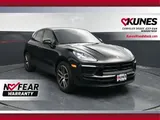 2025 Porsche Macan photo 1