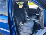 2025 Nissan Frontier photo 7