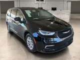 2024 Chrysler Pacifica photo 8