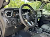 2025 Jeep Wrangler photo 33