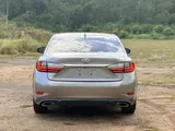 2017 Lexus ES photo 4