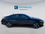 2023 Hyundai Elantra photo 5