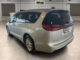 2024 Chrysler Pacifica photo 3
