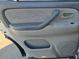 2002 Toyota Sequoia photo 16