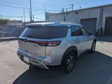2023 Nissan Pathfinder photo 7