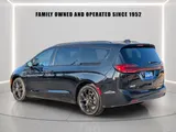 2025 Chrysler Pacifica photo 4