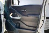 2025 Nissan Frontier photo 24