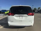 2017 Chrysler Pacifica photo 6