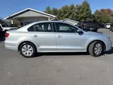 2014 Volkswagen Jetta Sedan photo 2