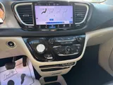 2022 Chrysler Pacifica photo 17
