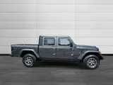 2026 Jeep Gladiator photo 2