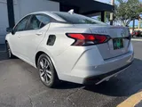 2021 Nissan Versa photo 3