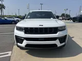 2026 Jeep Grand Cherokee photo 2