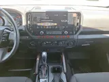 2025 Nissan Frontier photo 18