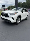 2021 Toyota Highlander photo 1
