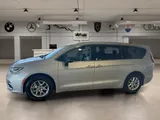 2024 Chrysler Pacifica photo 2