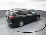 2027 Chrysler Pacifica photo 31