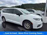 2026 Chrysler Pacifica photo 3