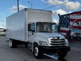 2019 HINO 268 photo 1