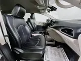 2023 Chrysler Pacifica photo 17
