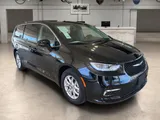 2024 Chrysler Pacifica photo 8
