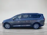 2017 Chrysler Pacifica photo 3