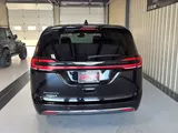 2024 Chrysler Pacifica photo 8