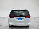 2020 Chrysler Pacifica photo 4