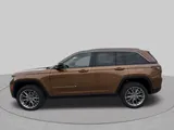 2027 Jeep Grand Cherokee photo 6