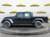 2026 Jeep Gladiator photo 2