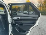 2021 Ford Explorer photo 21