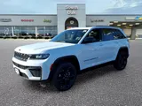 2027 Jeep Grand Cherokee photo 4