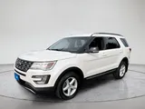 2016 Ford Explorer photo 1