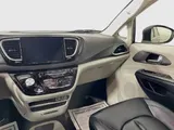 2023 Chrysler Pacifica photo 13