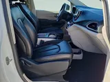2023 Chrysler Pacifica photo 10