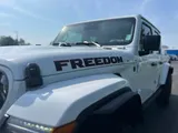 2026 Jeep Gladiator photo 2