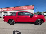 2020 Nissan Titan photo 5