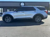 2022 Ford Explorer photo 2