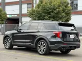 2020 Ford Explorer photo 3