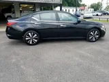 2021 Nissan Altima photo 16