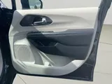 2024 Chrysler Pacifica photo 18