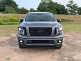 2018 Nissan Titan photo 9