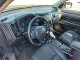 2020 Mitsubishi Outlander photo 10