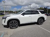 2026 Nissan Pathfinder photo 2