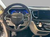 2024 Chrysler Pacifica photo 30