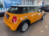 2017 MINI Hardtop 4 Door photo 4