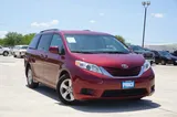2017 Toyota Sienna photo 2